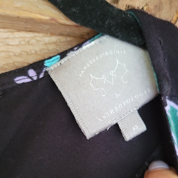 Vanessa Virginia Floral Printed Sleeveless Blouse - Picture 3 of 5